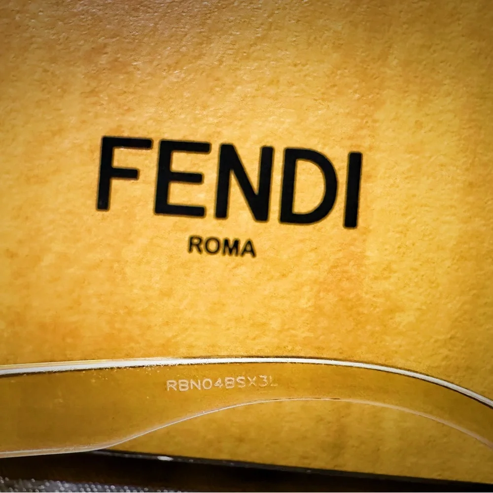 Fendi Sunglasses - Black and purple tortoise style
❌70%OFF SALE❌ - Picture 9 of 14